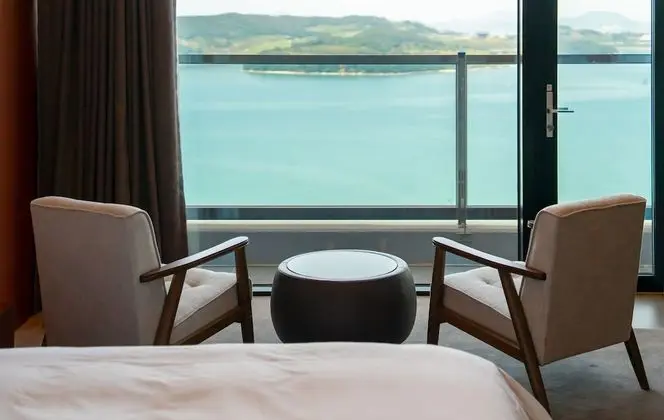 [3rd Anniversary Offer] Deluxe King Room (Full Ocean View)