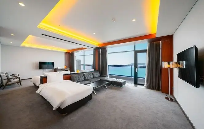 [3rd Anniversary Offer] Family Suite (Full Ocean View)