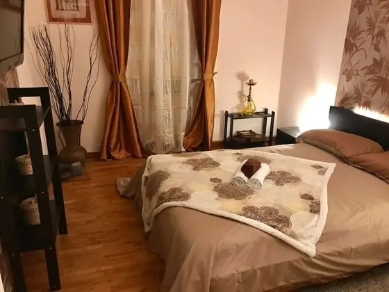 Tek Büyük Yataklı Oda, Ortak Banyo (Gold)