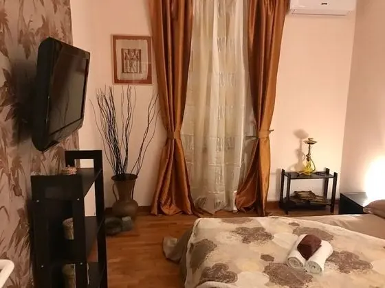 Tek Büyük Yataklı Oda, Ortak Banyo (Gold)