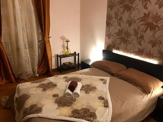 Tek Büyük Yataklı Oda, Ortak Banyo (Gold)