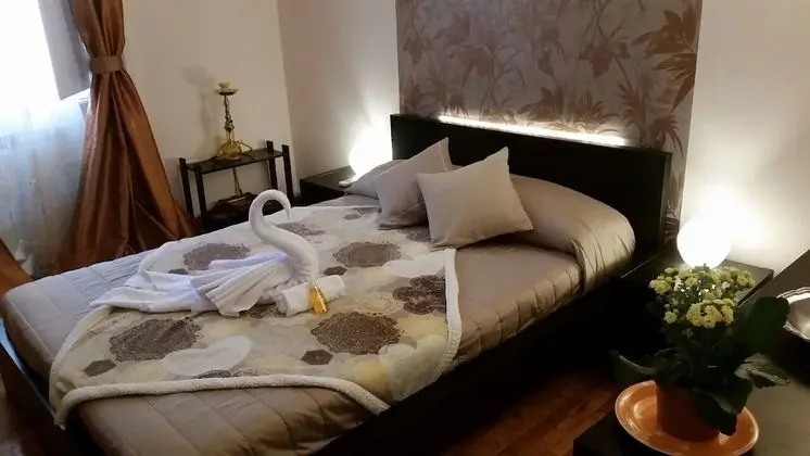 Tek Büyük Yataklı Oda, Ortak Banyo (Gold)