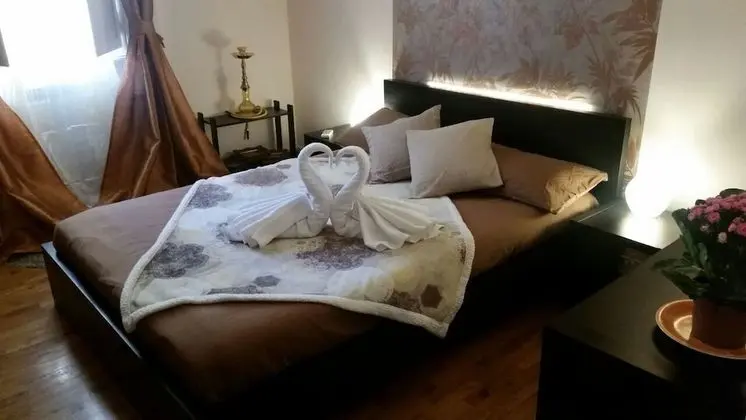 Tek Büyük Yataklı Oda, Ortak Banyo (Gold)