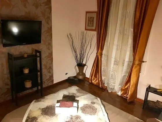 Tek Büyük Yataklı Oda, Ortak Banyo (Gold)