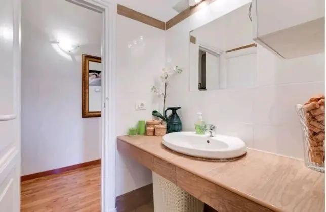 Tek Büyük Yataklı Oda, Ortak Banyo (Gold)