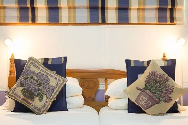 Comfort Tek Büyük Yataklı Oda (En-Suite)