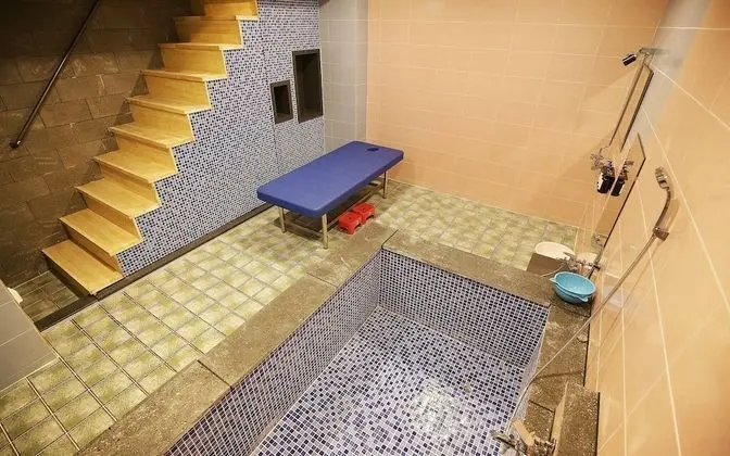 Oda (Suite (Saune Air Purifier Netflix Ava)