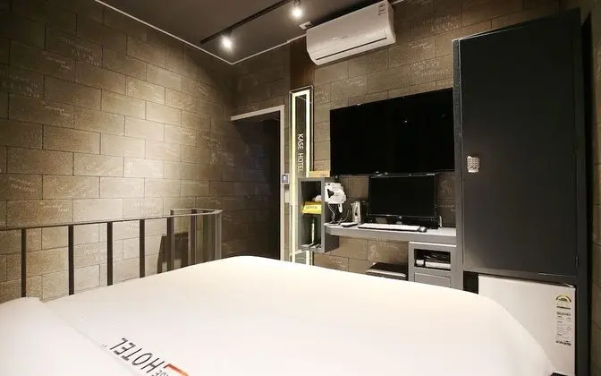 Oda (Suite (Saune Air Purifier Netflix Ava)