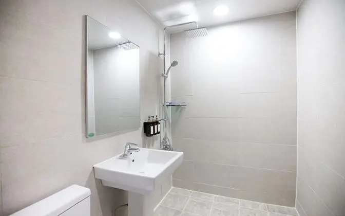 Oda (Suite (Saune Air Purifier Netflix Ava)