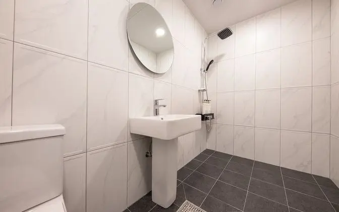 Oda (Twin Room (65-inch TV Netflix twin be)