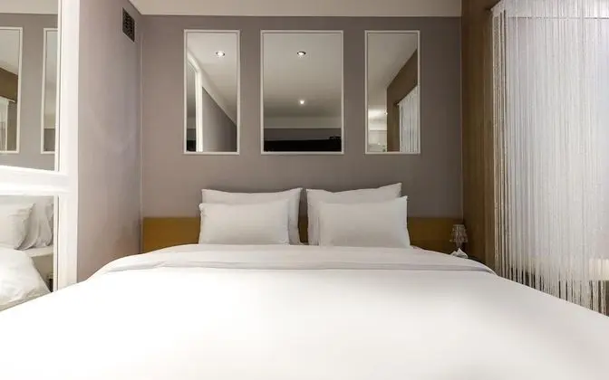 Oda (Premium movie room (Q bed/75" TV)