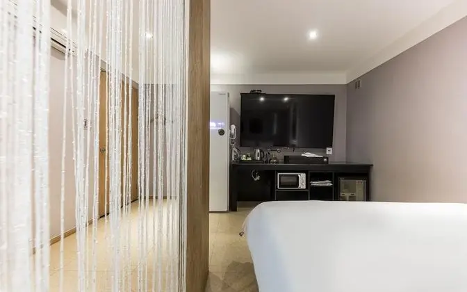 Oda (Premium movie room (Q bed/75" TV)