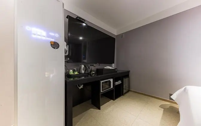 Oda (Premium movie room (Q bed/75" TV)