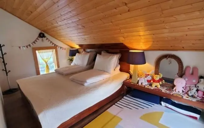 Oda (4 Dong Prague (Unshared House Duplex))