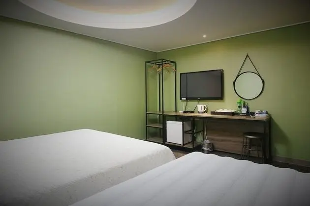 Oda (Twin (Queen x Single))