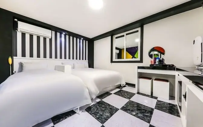 Oda (Twin room (net Netflix available))