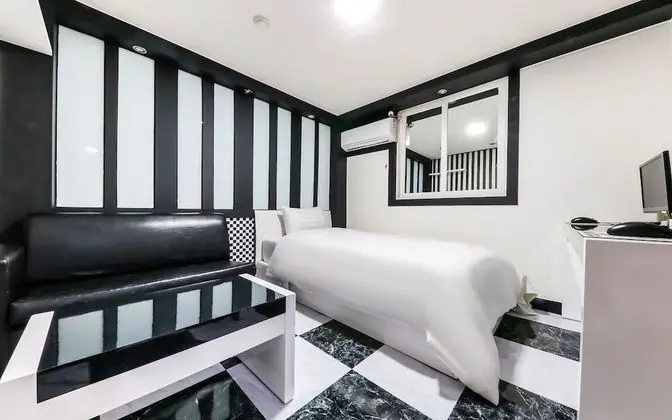 Oda (VIP - Two Rooms (Netflix available))