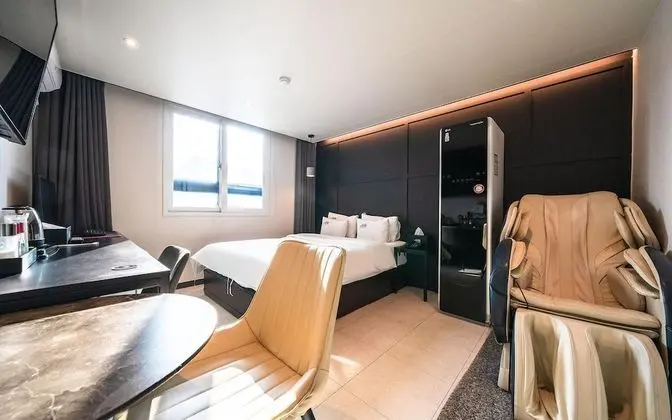 Oda (Premium (Body Friend massage chair lg)