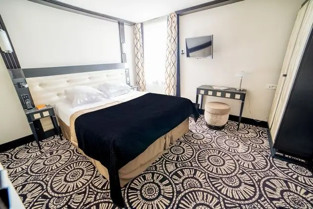 Premium Tek Büyük Yataklı Oda