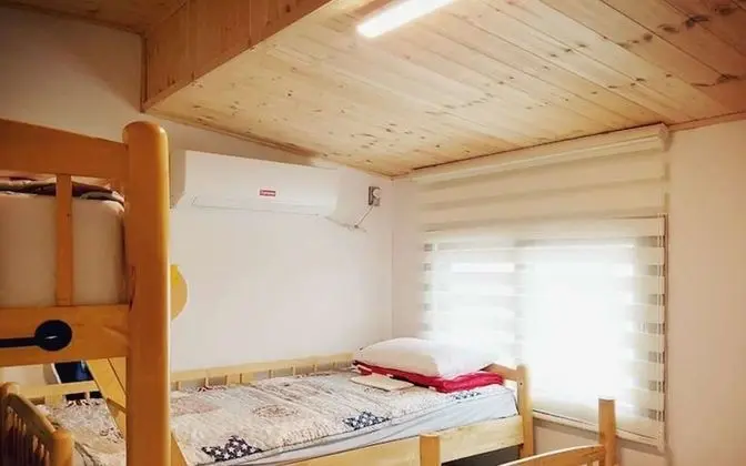 Oda (The men's dormitory for five people)