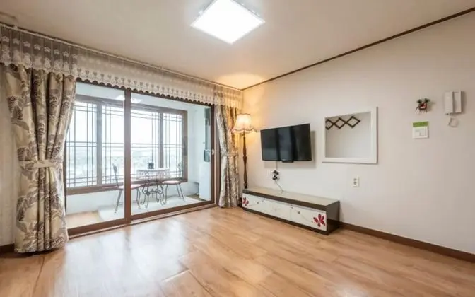 Oda (Room 201)