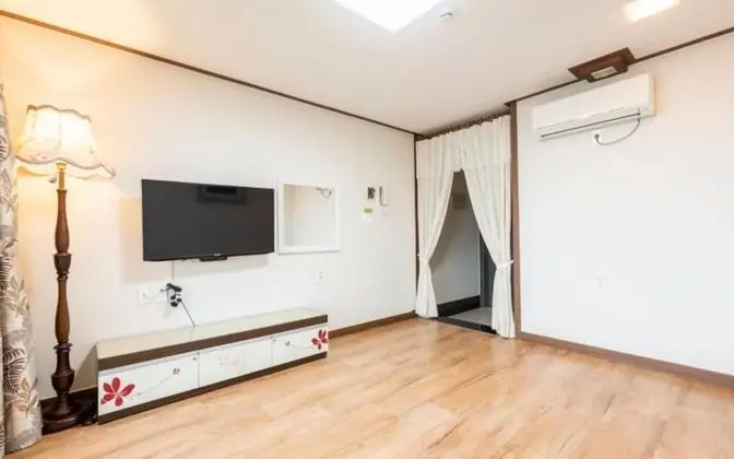 Oda (Room 201)