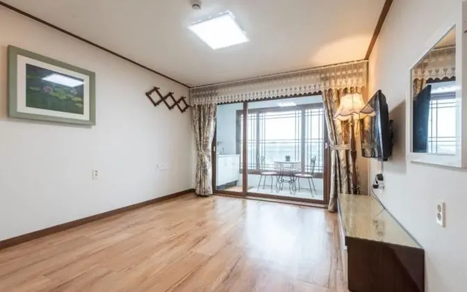 Oda (Room 201)