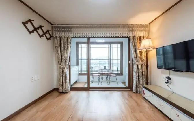 Oda (Room 201)