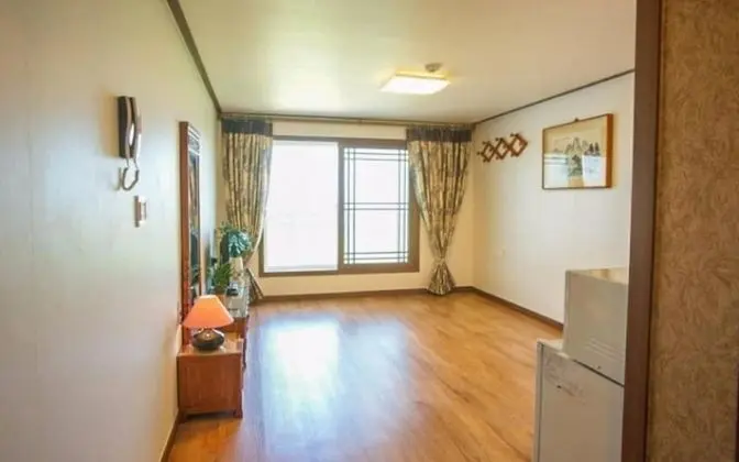 Oda (Room 203)