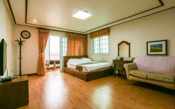 Oda (Room 201)