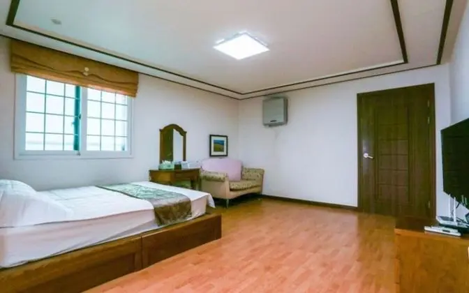 Oda (Room 201)