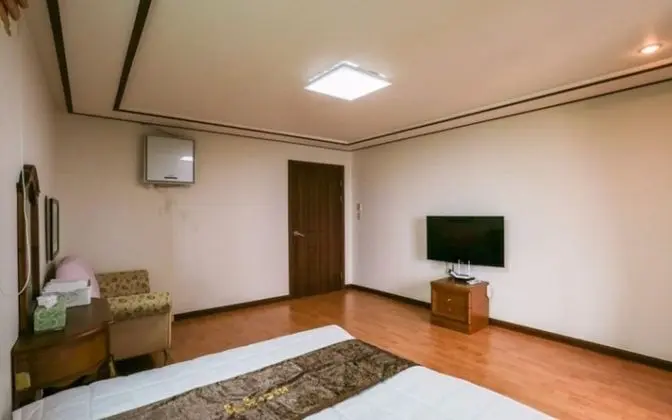 Oda (Room 201)