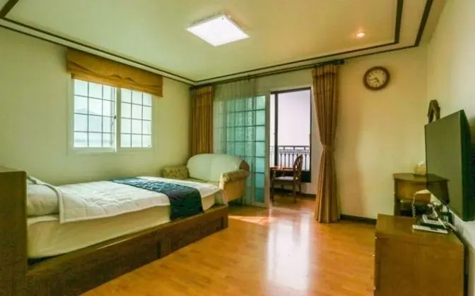 Oda (Room 203)