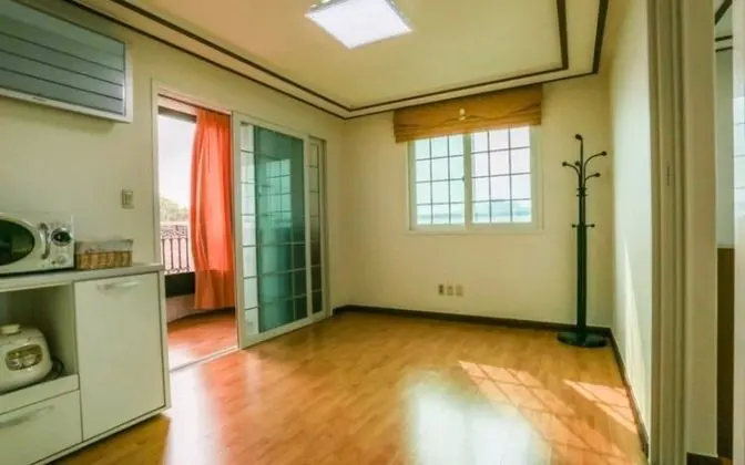 Oda (Room 203)