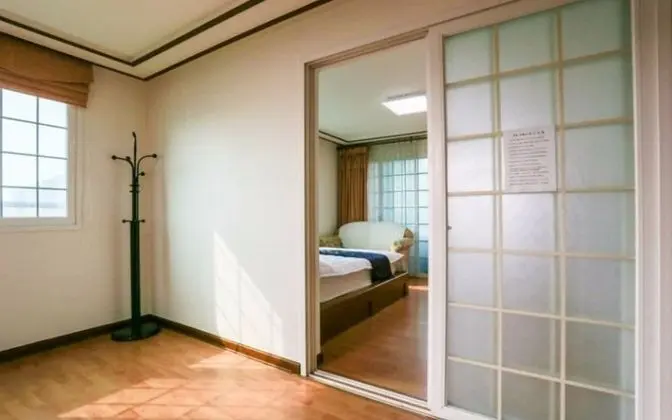 Oda (Room 203)