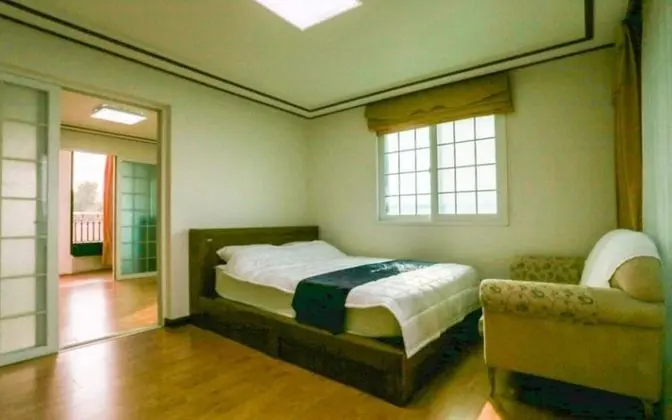 Oda (Room 203)