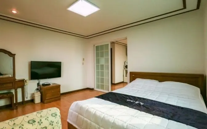 Oda (Room 203)