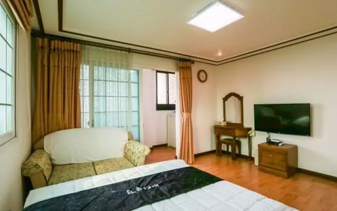 Oda (Room 203)