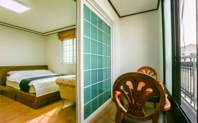 Oda (Room 203)