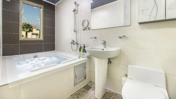 Basic Oda, 1 Yatak Odası (Dandy Room 202 (Ocean View/Spa))