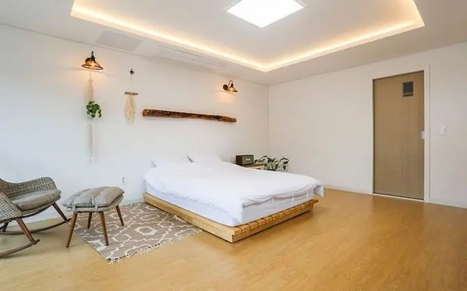 Oda (Room 2)