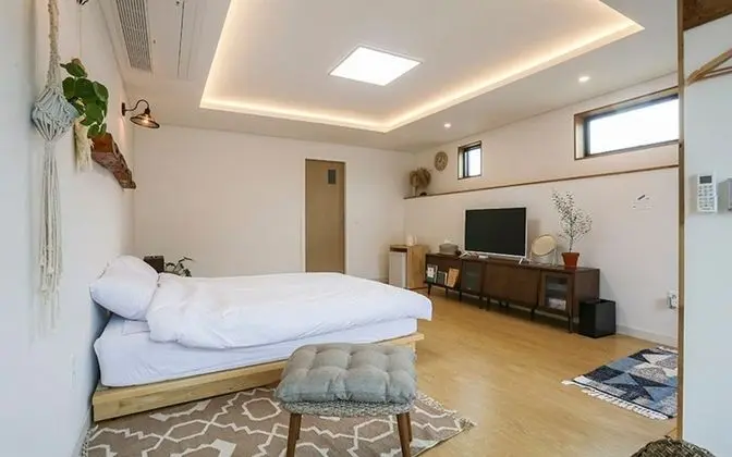 Oda (Room 2)