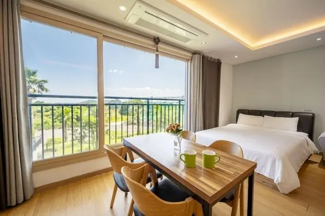 148sqm, Duplex (base occupancy 5, pay onsite 20000 KRW per extra person)