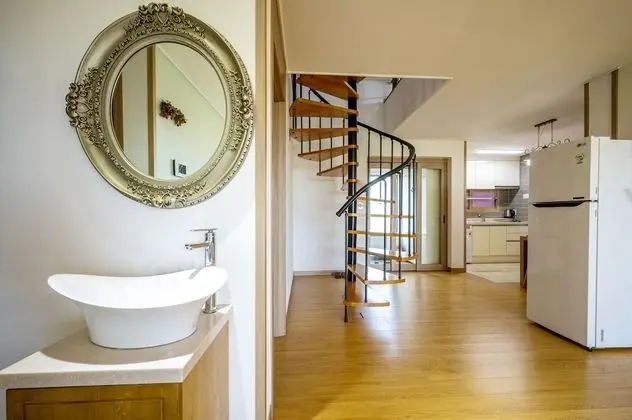 148sqm, Duplex (base occupancy 5, pay onsite 20000 KRW per extra person)