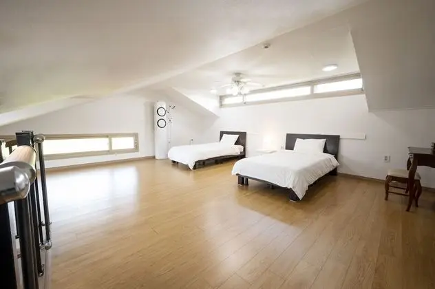 148sqm, Duplex (base occupancy 5, pay onsite 20000 KRW per extra person)