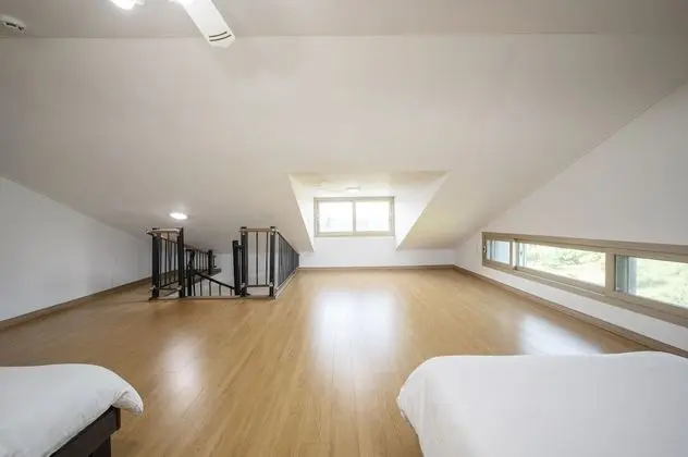 148sqm, Duplex (base occupancy 5, pay onsite 20000 KRW per extra person)