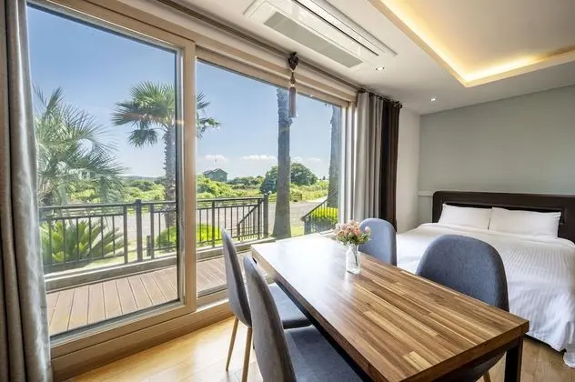 99sqm, B Type (base occupancy 4, pay onsite 20000 KRW per extra person)