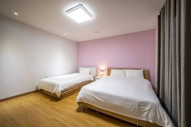 99sqm, B Type (base occupancy 4, pay onsite 20000 KRW per extra person)