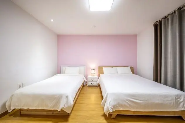 99sqm, B Type (base occupancy 4, pay onsite 20000 KRW per extra person)