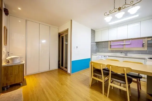 99sqm, B Type (base occupancy 4, pay onsite 20000 KRW per extra person)